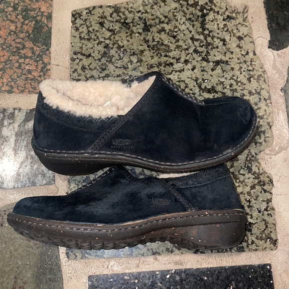 UGG Shoes Bettey Black Suede Shearling Clogs Fur Slip On Mules Size 7 - Picture 3 of 6